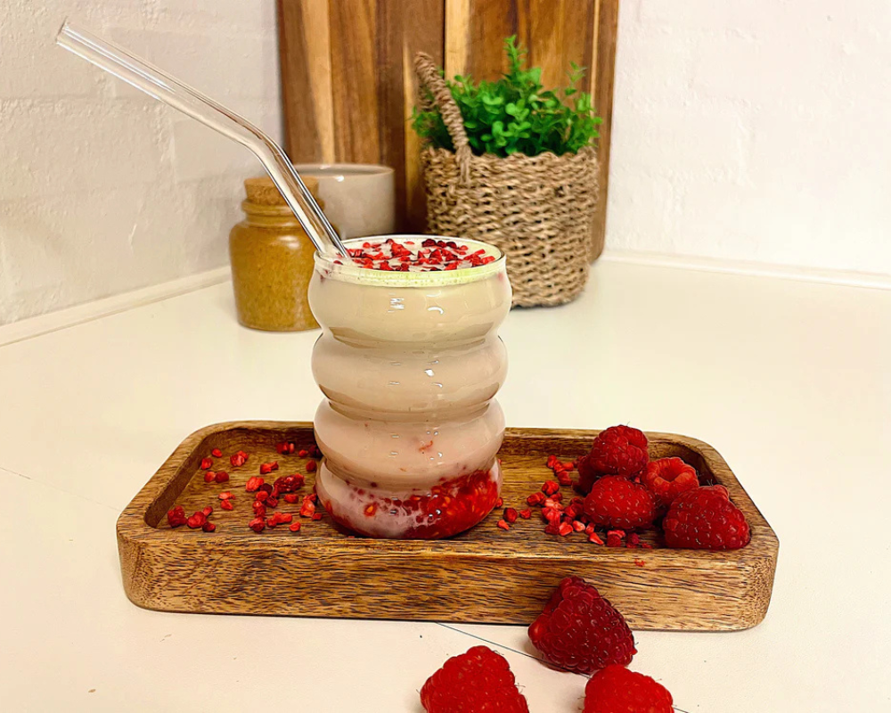 Berry Matcha Latte – Letní příběh plný svěžesti