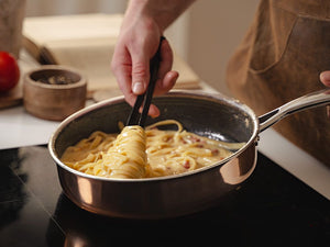 MĚDĚNÁ HYBRIDNÍ NEPŘILNAVÁ PÁNEV SAUTÉ 26 CM - 4