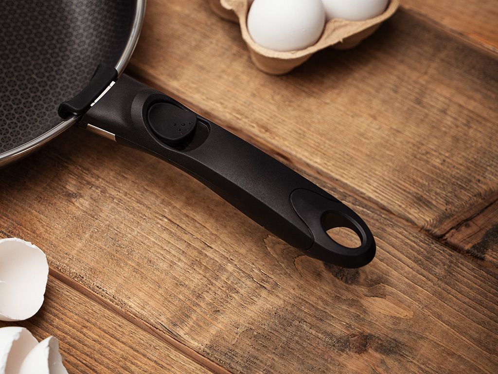 SADA PÁNEV S ODJÍMATNÝMI RUKOJETMI 30CM