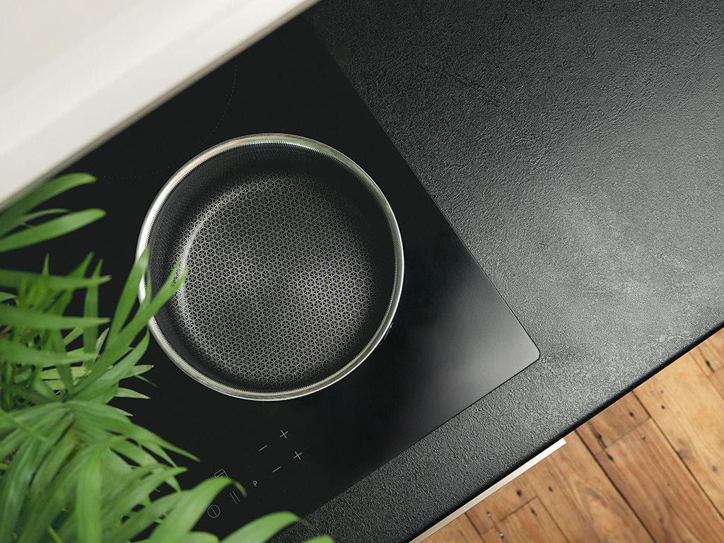 SADA HRNEC NA OMÁČKU S ODJÍMATNÝMI RUKOJETMI 18CM