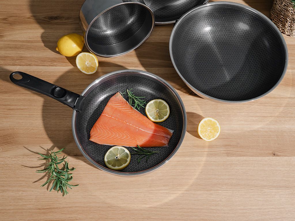 SADA PÁNEV S ODJÍMATNÝMI RUKOJETMI 30CM - 5