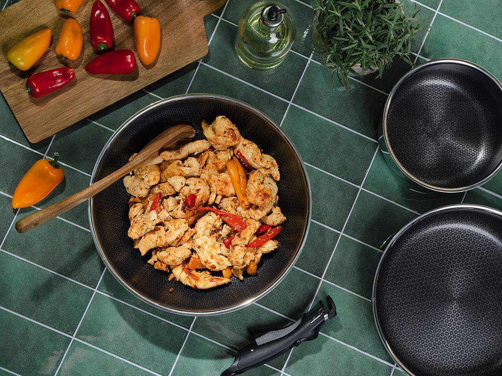 SADA WOK S ODJÍMATNÝMI RUKOJETMI 30CM - 4