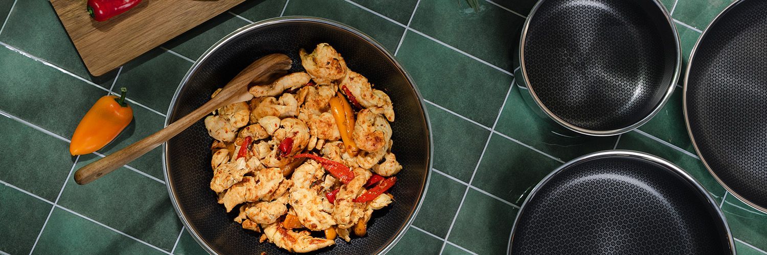 SADA WOK S ODJÍMATNÝMI RUKOJETMI 30CM