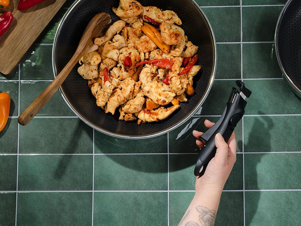 SADA WOK S ODJÍMATNÝMI RUKOJETMI 30CM - 2