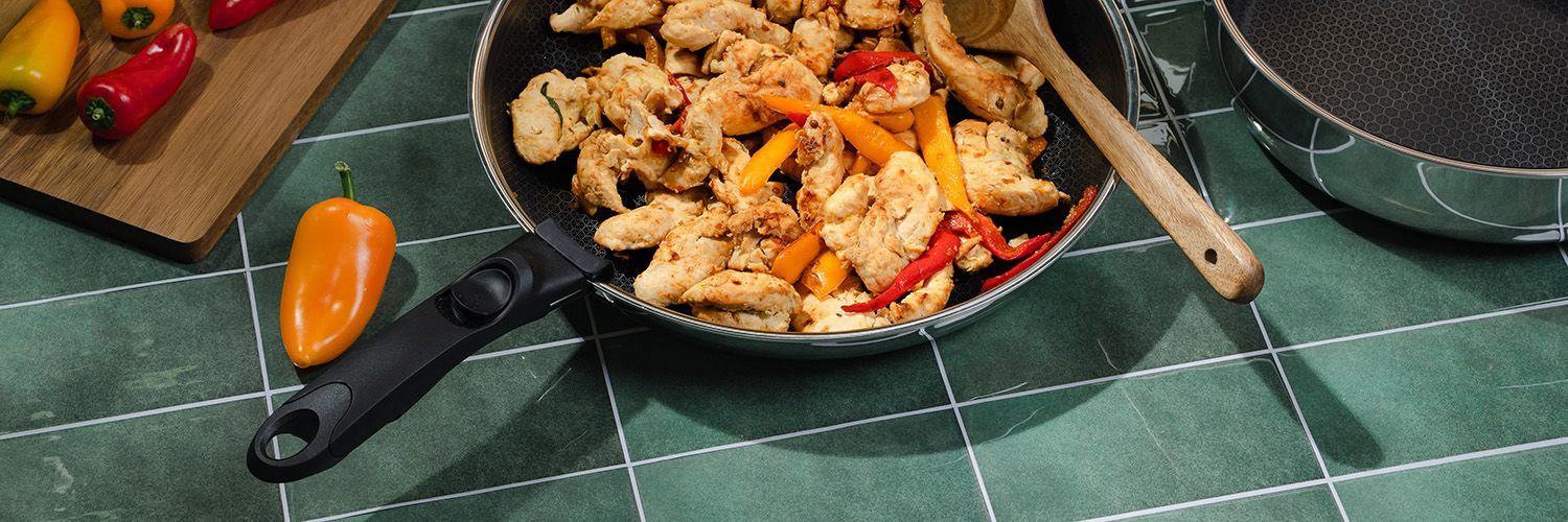 SADA PÁNEV S ODJÍMATNÝMI RUKOJETMI 30CM