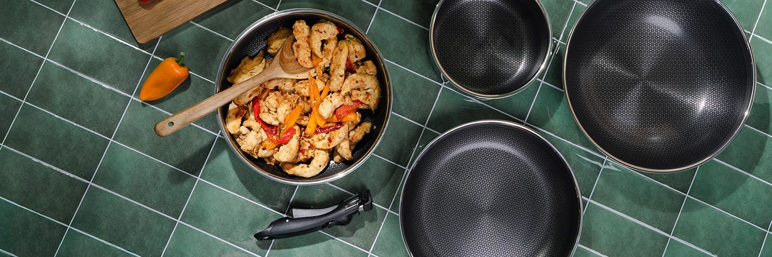 SADA HRNEC NA SAUTE S ODJÍMATNÝMI RUKOJETMI 26CM