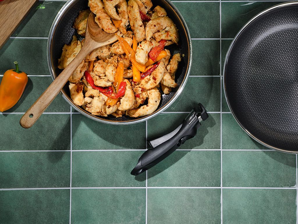 SADA HRNEC NA SAUTE S ODJÍMATNÝMI RUKOJETMI 26CM