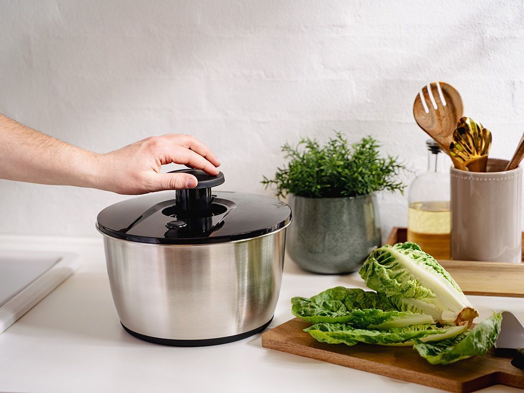 ODSTŘEDIVKA NA SALÁT Z NEREZOVÉ OCELI