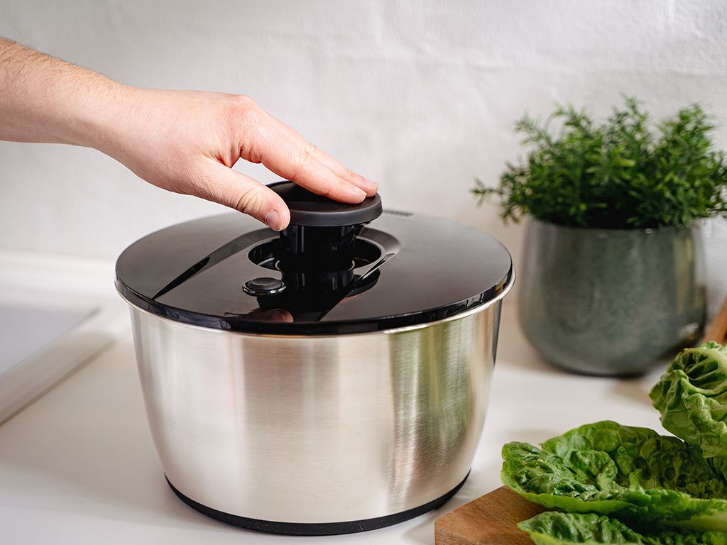 STAINLESS STEEL SALAD SPINNER - 6