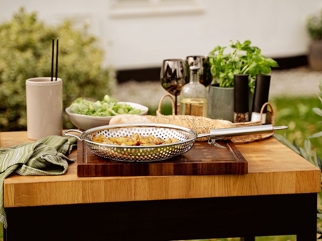 BBQ GRILOVACÍ PÁNEV S ODNÍMATELNOU RUKOJETÍ 28 CM