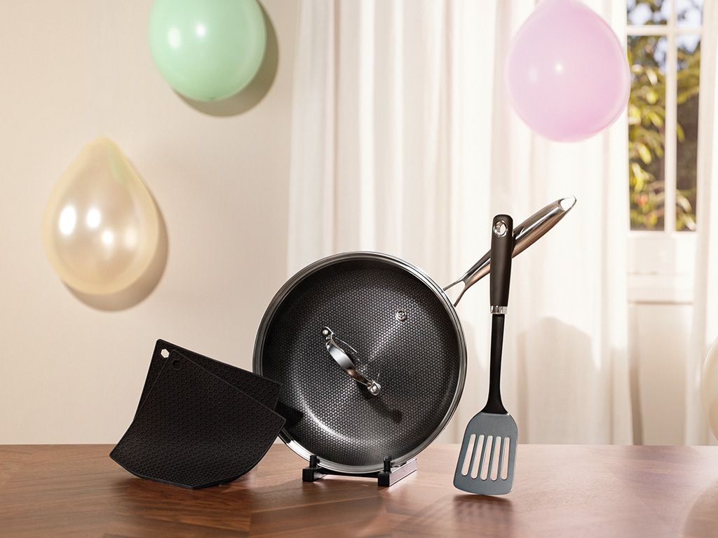 ZÁKLADNÍ SADA PÁNVÍ 28 CM - 1