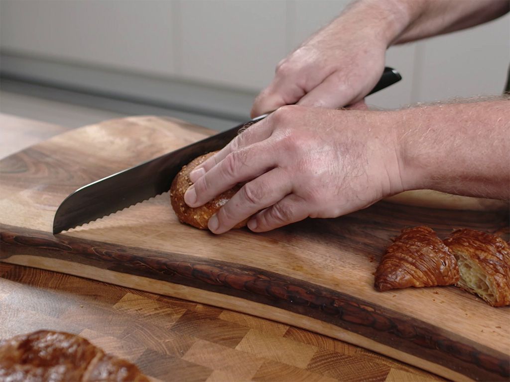 NŮŽ NA CHLEBA 20CM - 1. GENERACE