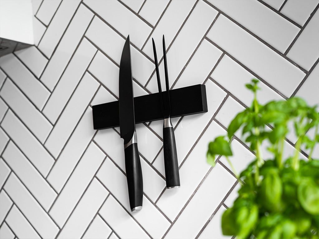 NOSIČ NA NŮŽE S MAGNETEM NA STĚNU - 25 CM