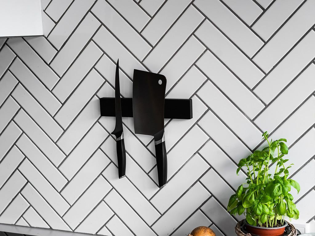 NOSIČ NA NŮŽE S MAGNETEM NA STĚNU - 25 CM