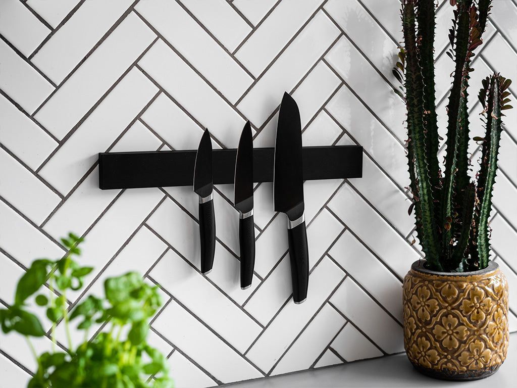 NOSIČ NA NŮŽE S MAGNETEM NA STĚNU - 40 CM